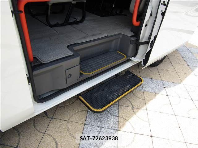 Nissan CARAVAN WAGON 2021-03 7060082-12