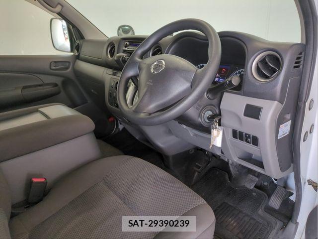 Nissan CARAVAN WAGON 2015-06 8628233-25