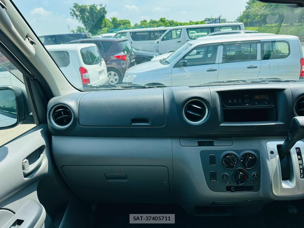 Nissan NV350 Caravan 2020-02 7499040-17