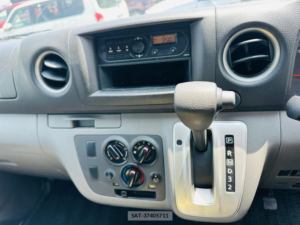 Nissan NV350 Caravan 2020-02 7499040-19