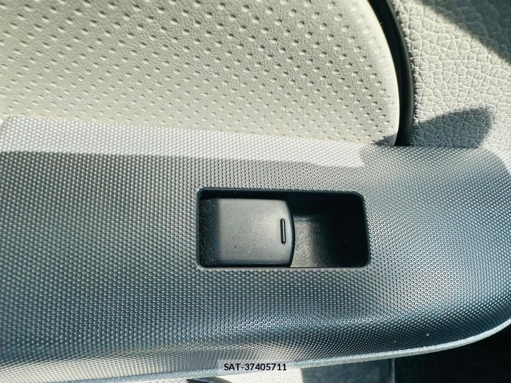 Nissan NV350 Caravan 2020-02 7499040-23