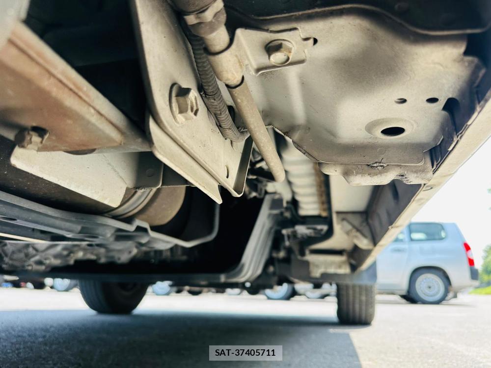 Nissan NV350 Caravan 2020-02 7499040-37