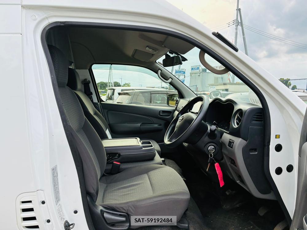 Nissan NV350 Caravan 2020-12 8311385-11