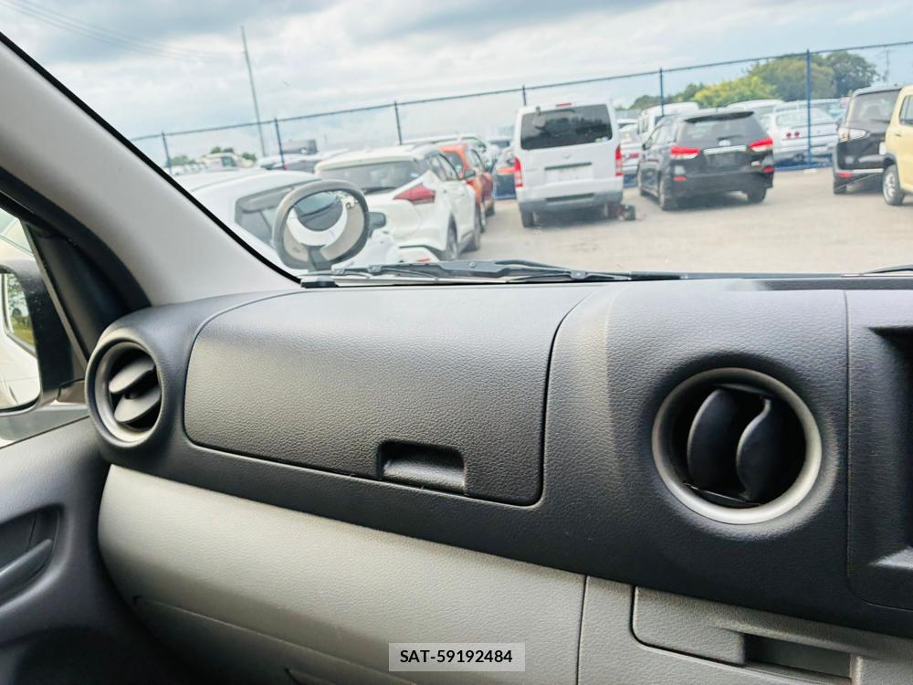 Nissan NV350 Caravan 2020-12 8311385-16