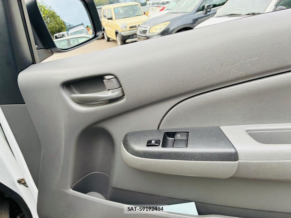 Nissan NV350 Caravan 2020-12 8311385-19
