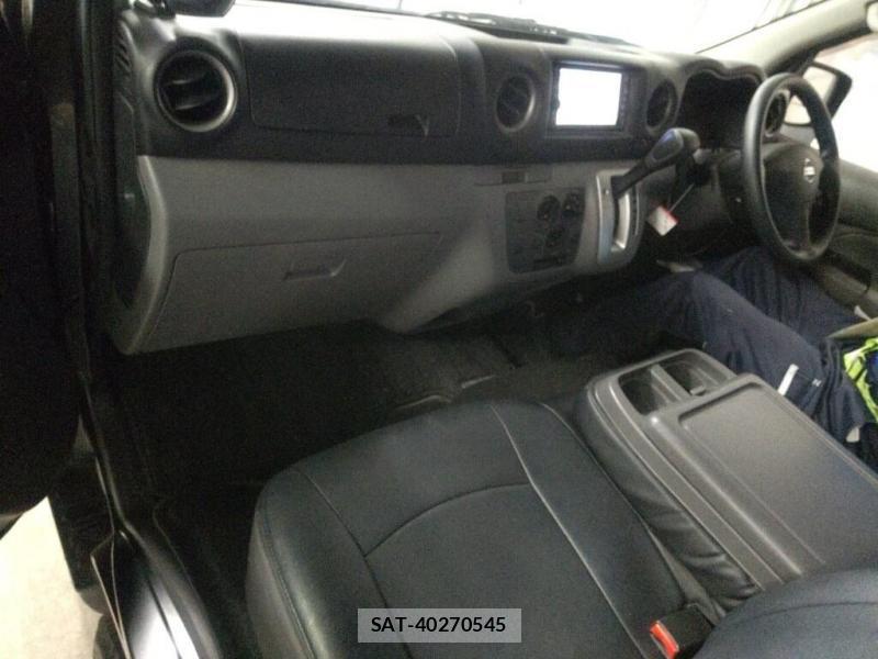 Nissan NV350 Caravan 2020 1068884-4