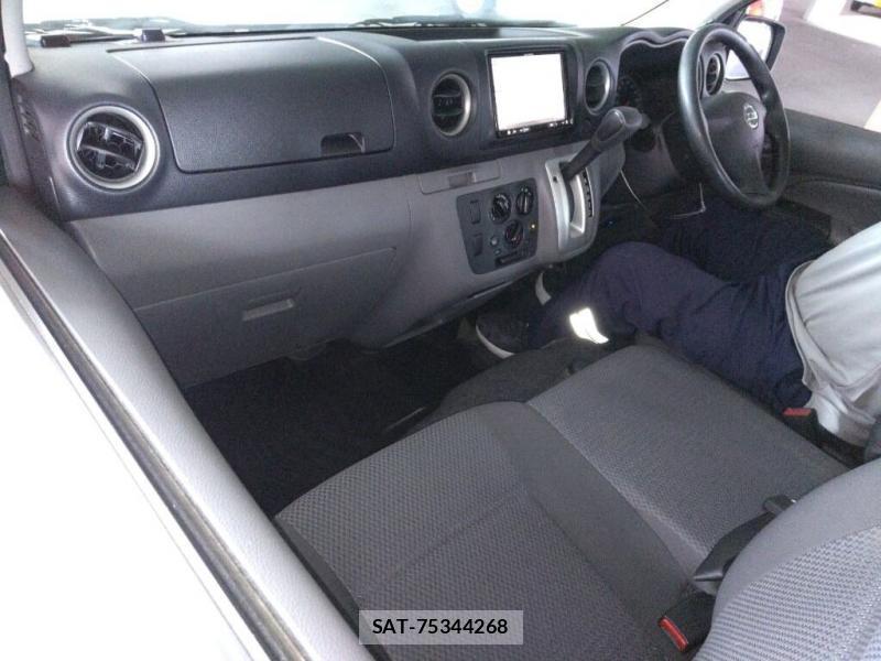 Nissan NV350 Caravan 2019 1045911-4