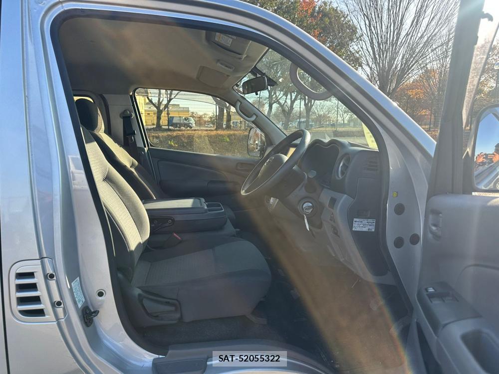 Nissan NV350 Caravan 2020 1491562-11