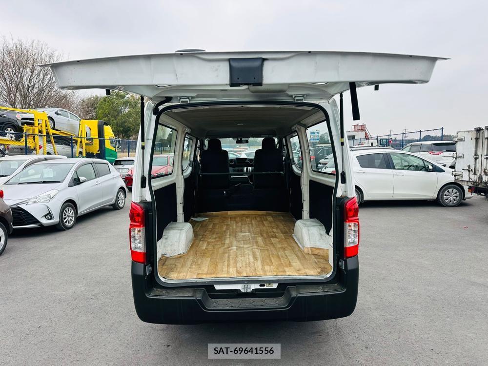 Nissan NV350 Caravan 2020 4853726-24