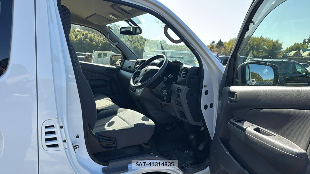 Nissan NV350 Caravan 2020 5849568-11