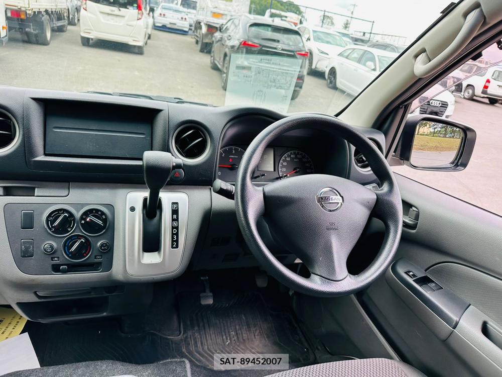 Nissan NV350 Caravan 2020 6958497-13