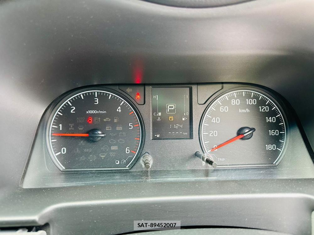 Nissan NV350 Caravan 2020 6958497-15