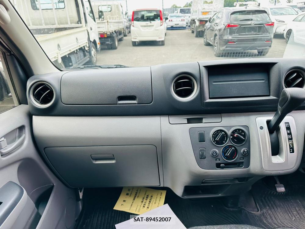 Nissan NV350 Caravan 2020 6958497-17