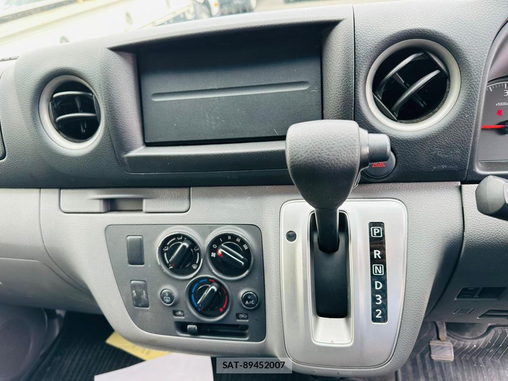 Nissan NV350 Caravan 2020 6958497-19