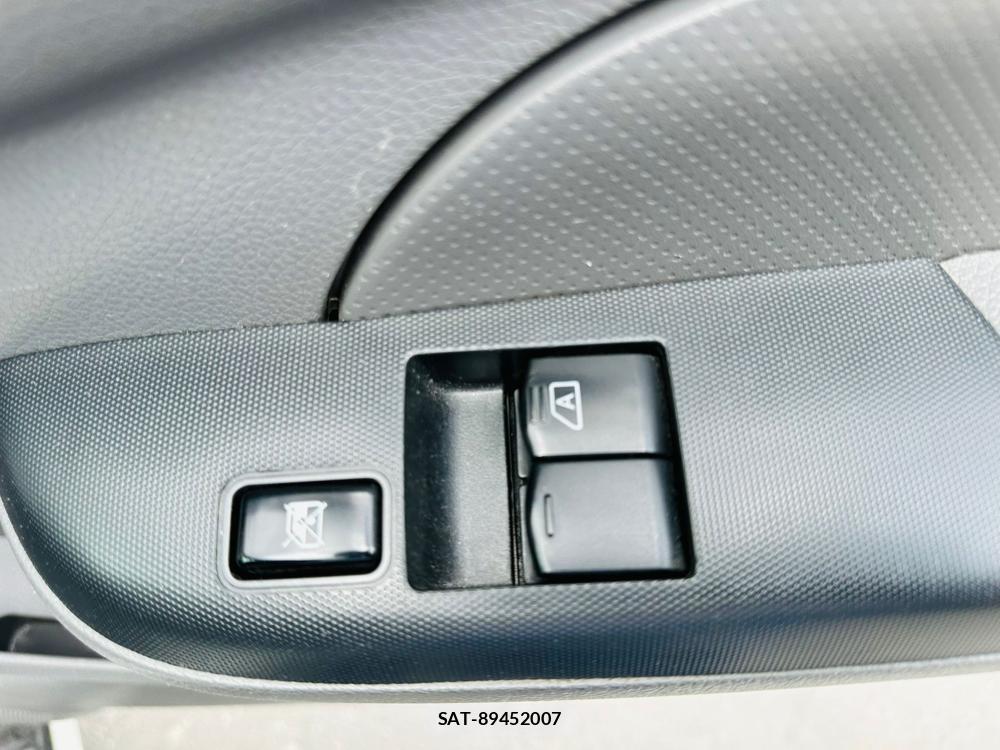 Nissan NV350 Caravan 2020 6958497-21