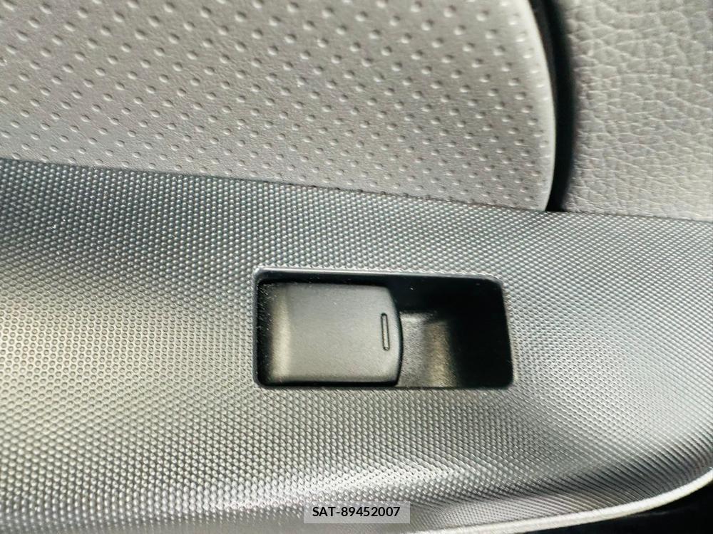 Nissan NV350 Caravan 2020 6958497-23