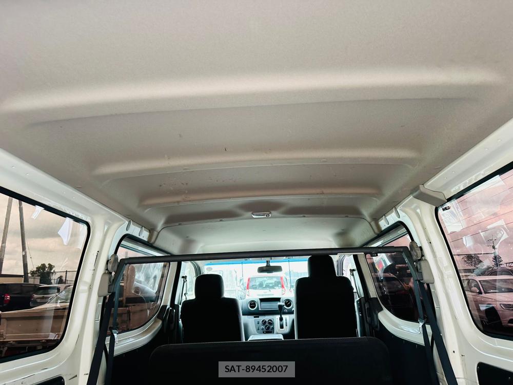 Nissan NV350 Caravan 2020 6958497-24