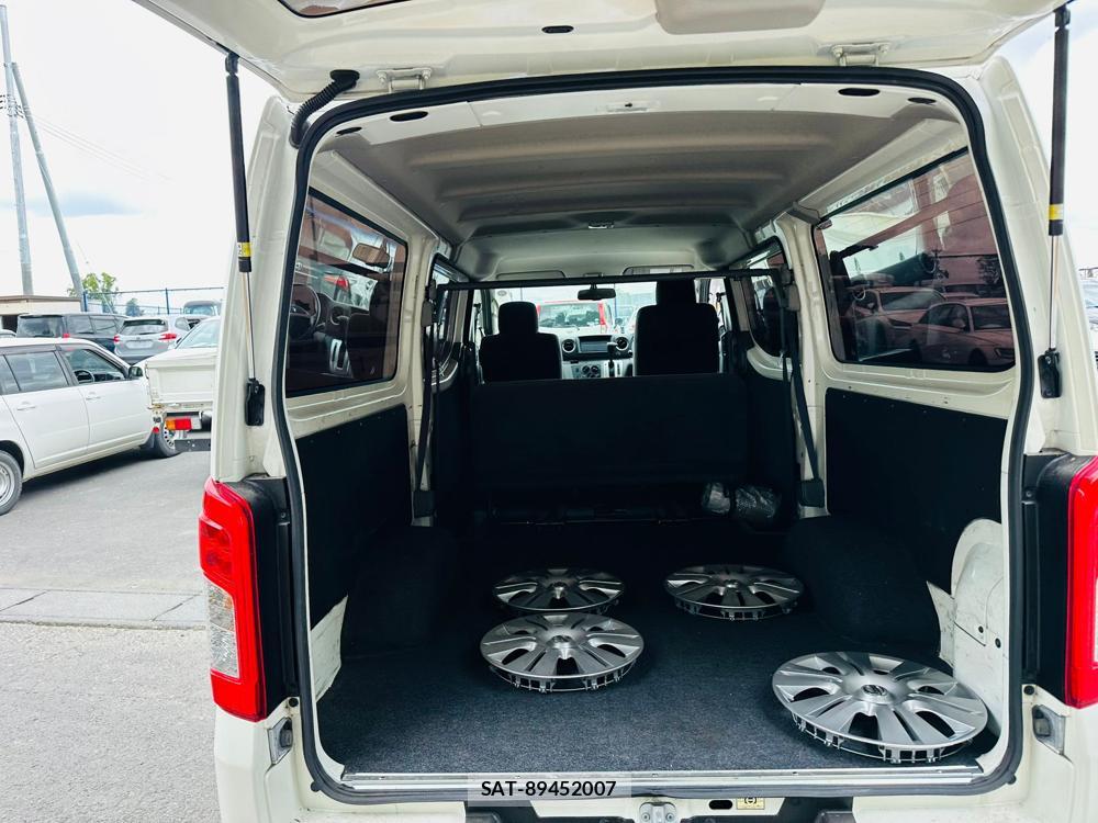 Nissan NV350 Caravan 2020 6958497-25
