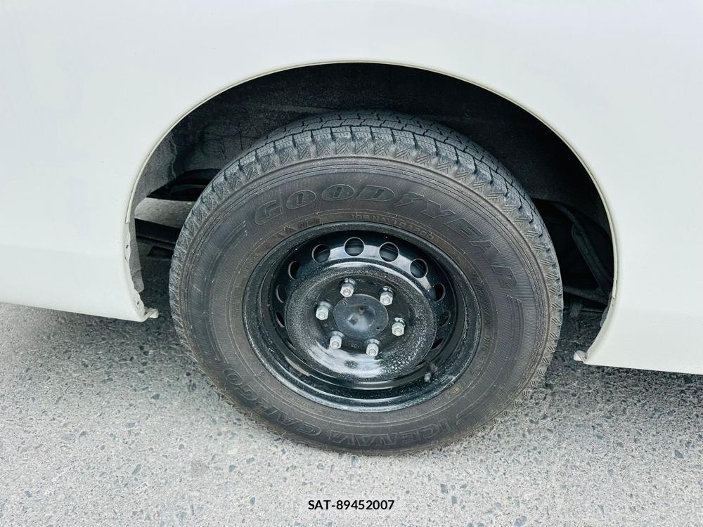 Nissan NV350 Caravan 2020 6958497-27