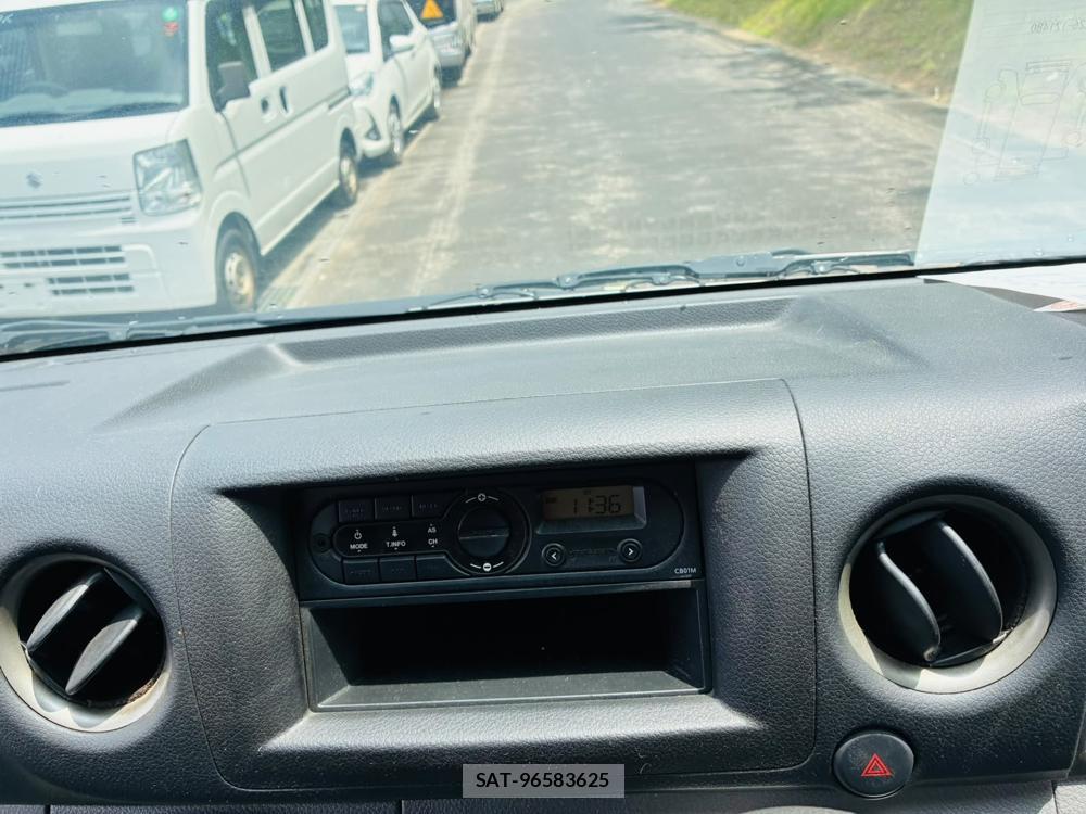 Nissan NV350 Caravan 2020-12 7970705-16