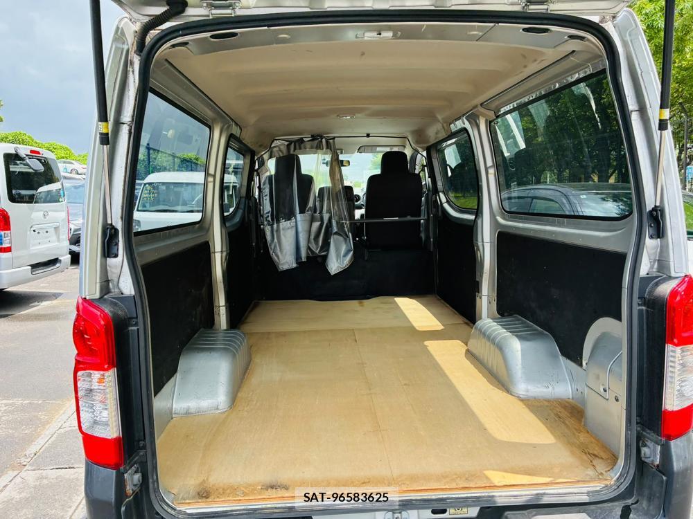 Nissan NV350 Caravan 2020-12 7970705-25
