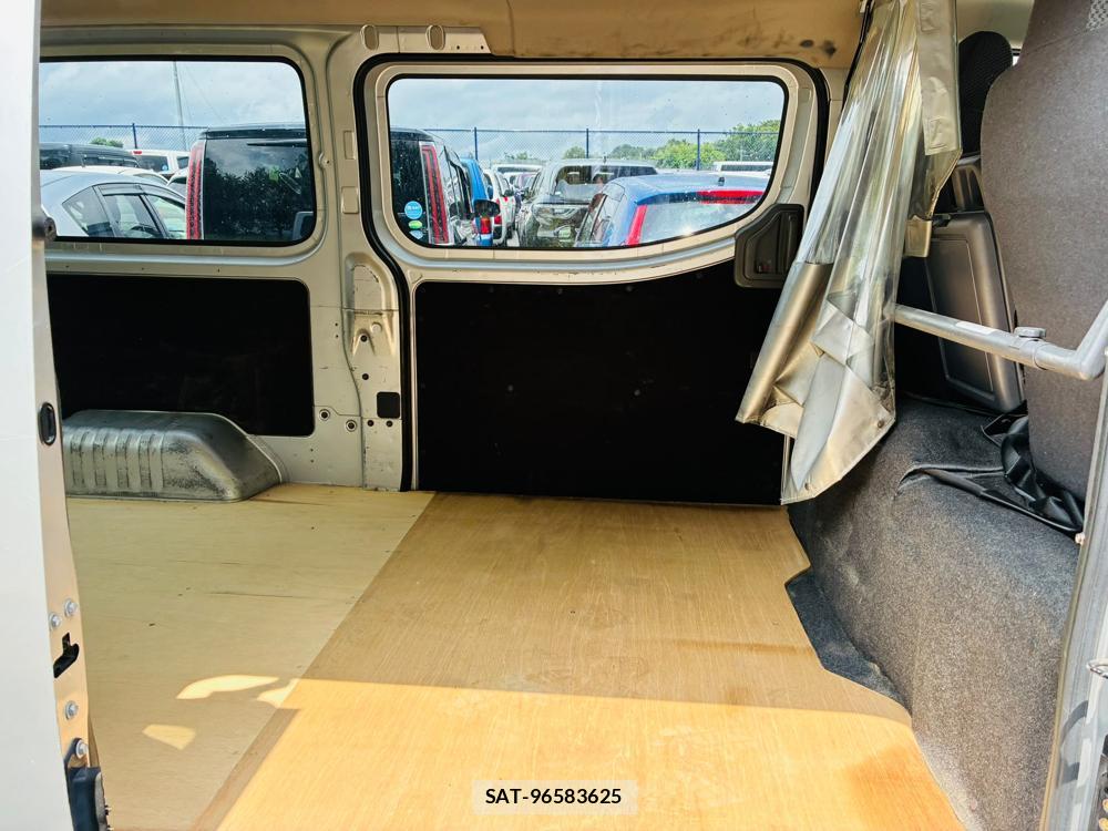 Nissan NV350 Caravan 2020-12 7970705-8