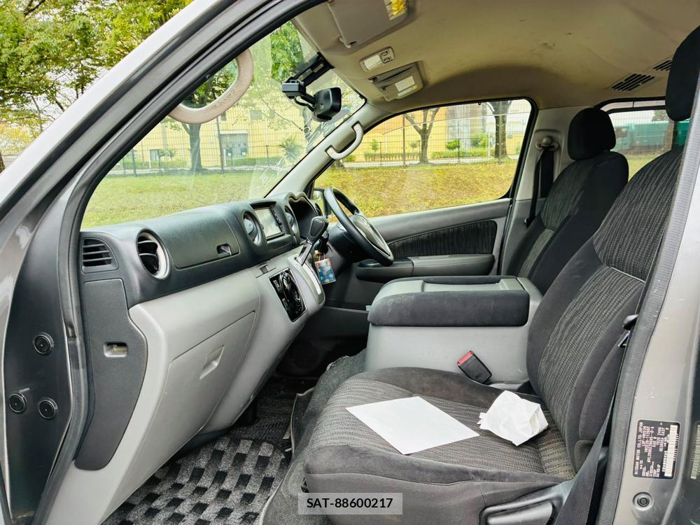 Nissan NV350 Caravan 2019-12 8665585-10