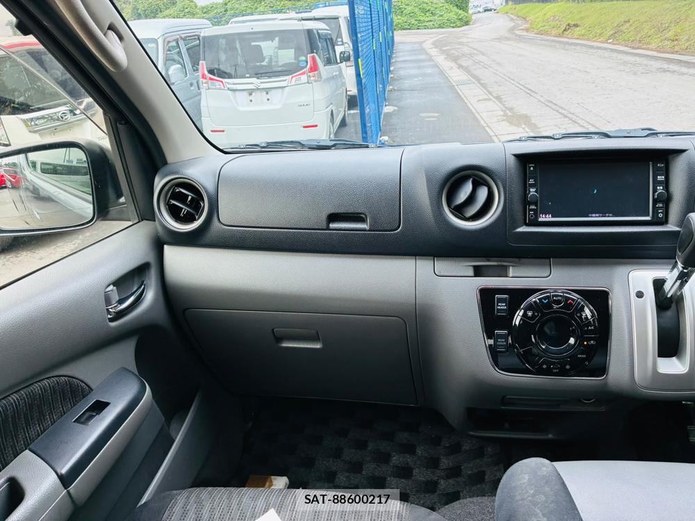 Nissan NV350 Caravan 2019-12 8665585-17