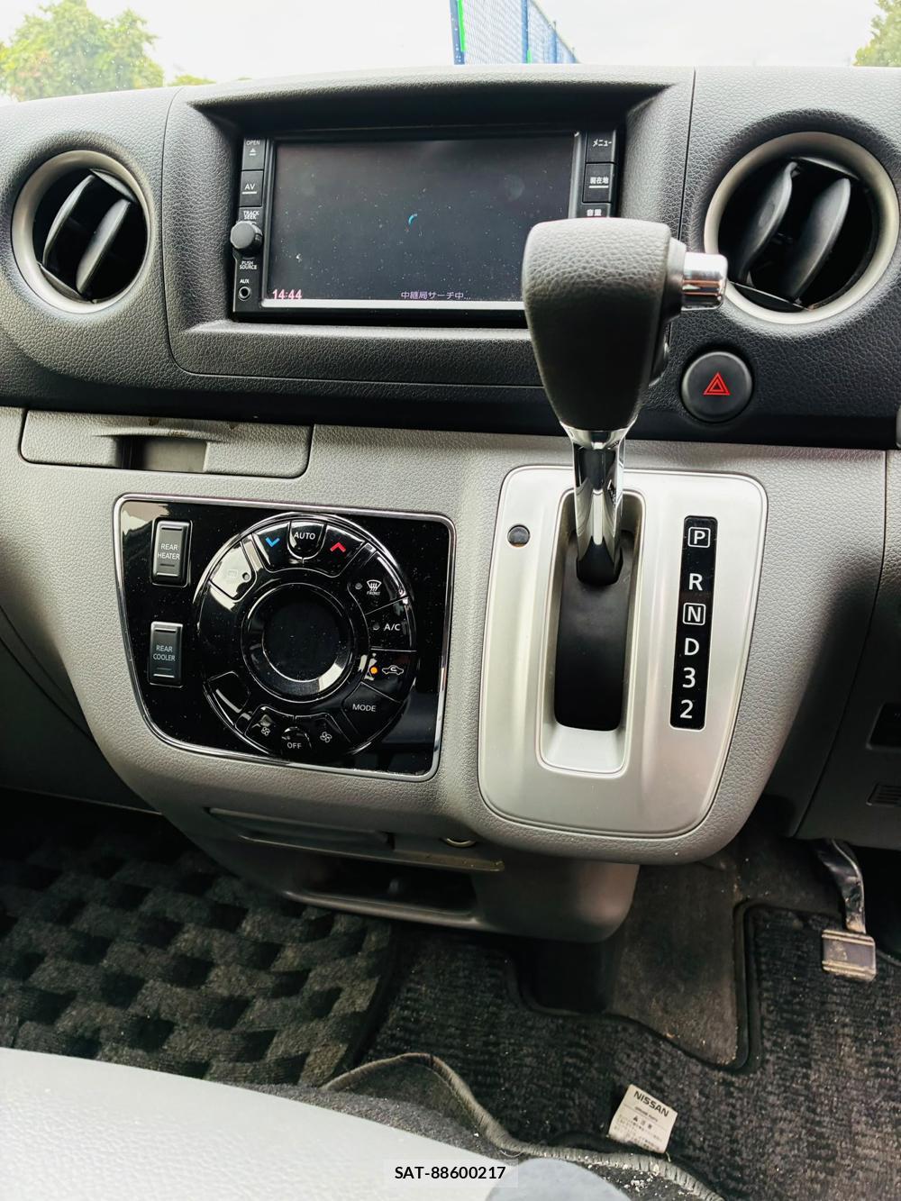 Nissan NV350 Caravan 2019-12 8665585-20