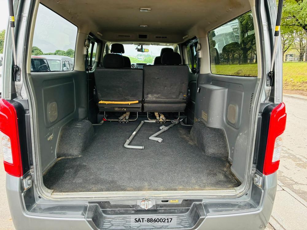 Nissan NV350 Caravan 2019-12 8665585-24