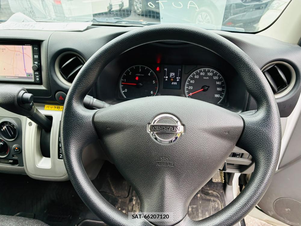 Nissan NV350 Caravan 2019-07 8484643-14