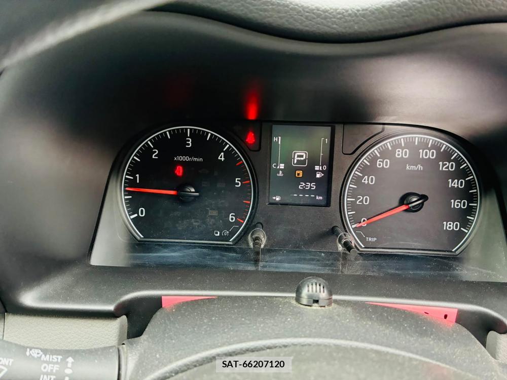 Nissan NV350 Caravan 2019-07 8484643-15
