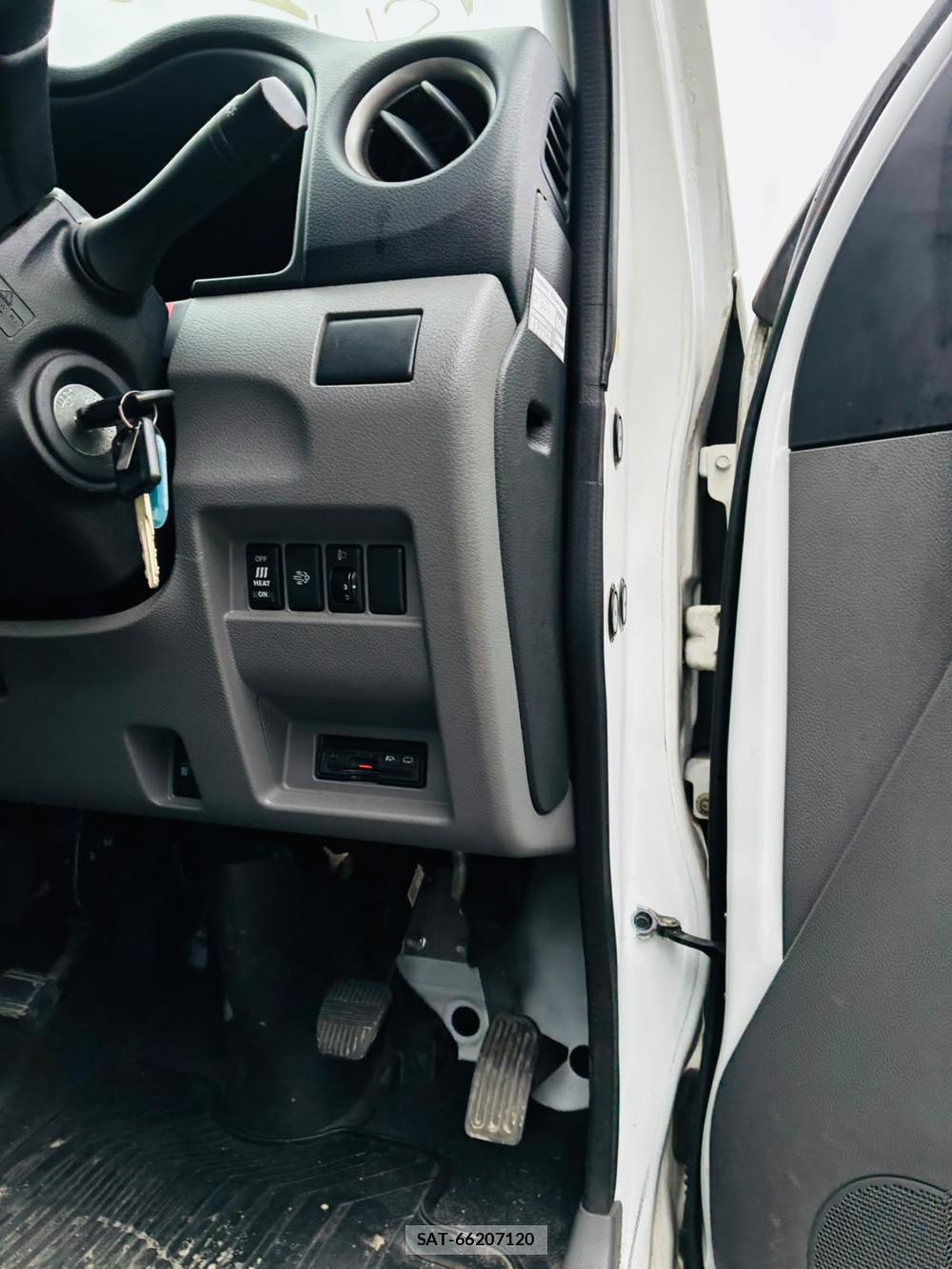 Nissan NV350 Caravan 2019-07 8484643-16