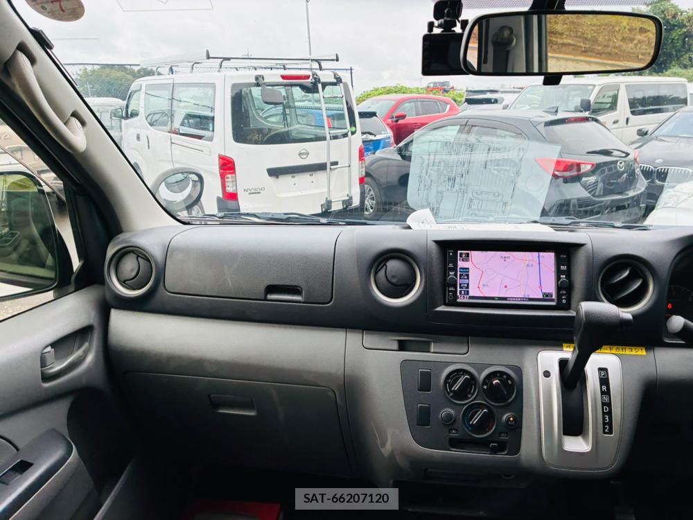 Nissan NV350 Caravan 2019-07 8484643-17