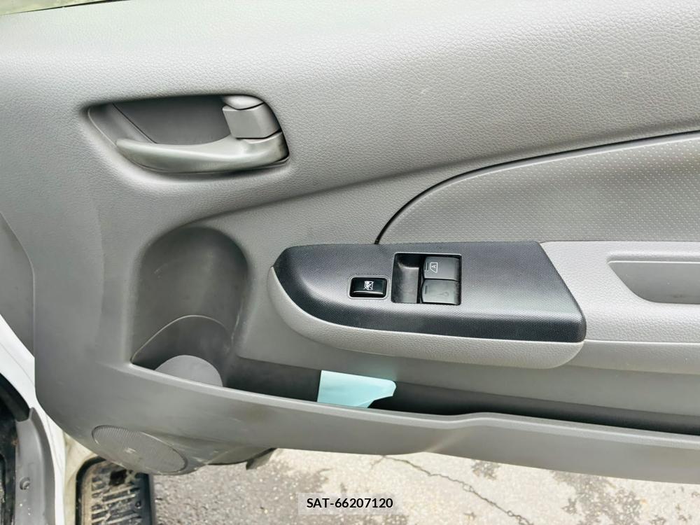 Nissan NV350 Caravan 2019-07 8484643-21