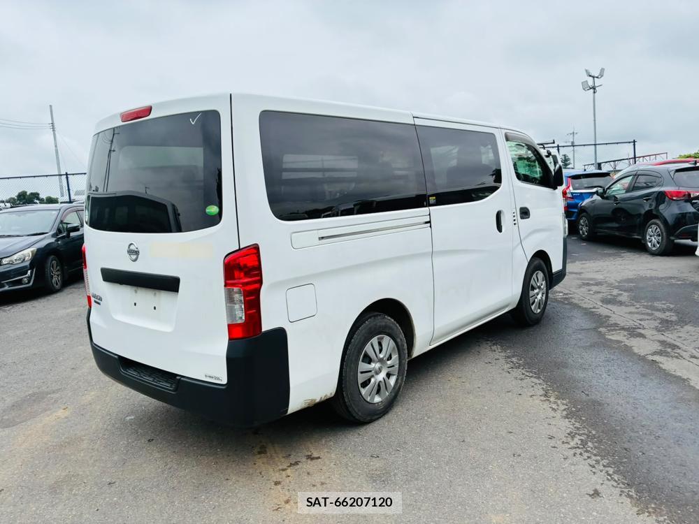 Nissan NV350 Caravan 2019-07 8484643-4
