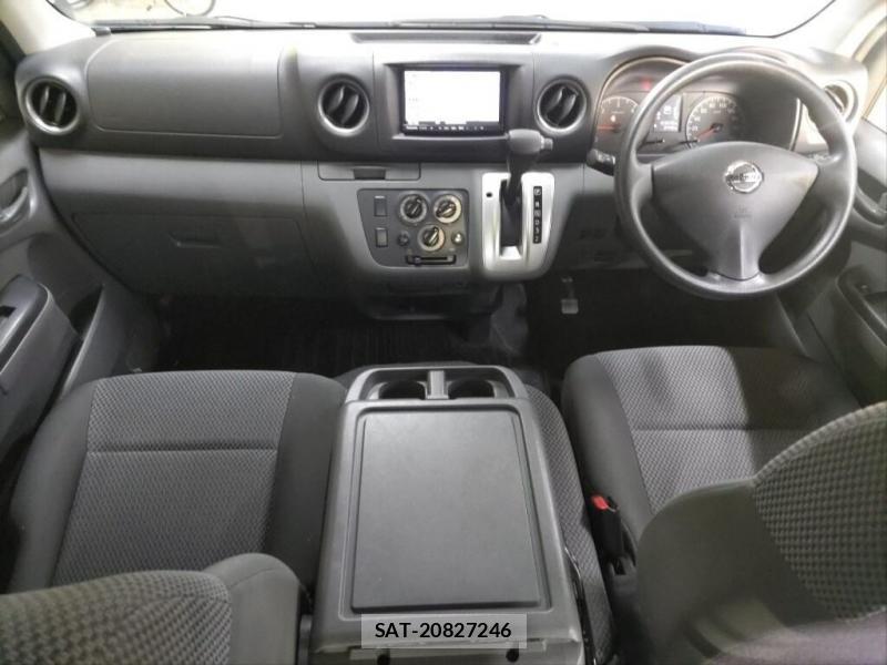Nissan NV350 Caravan 2019-07 8802240-4