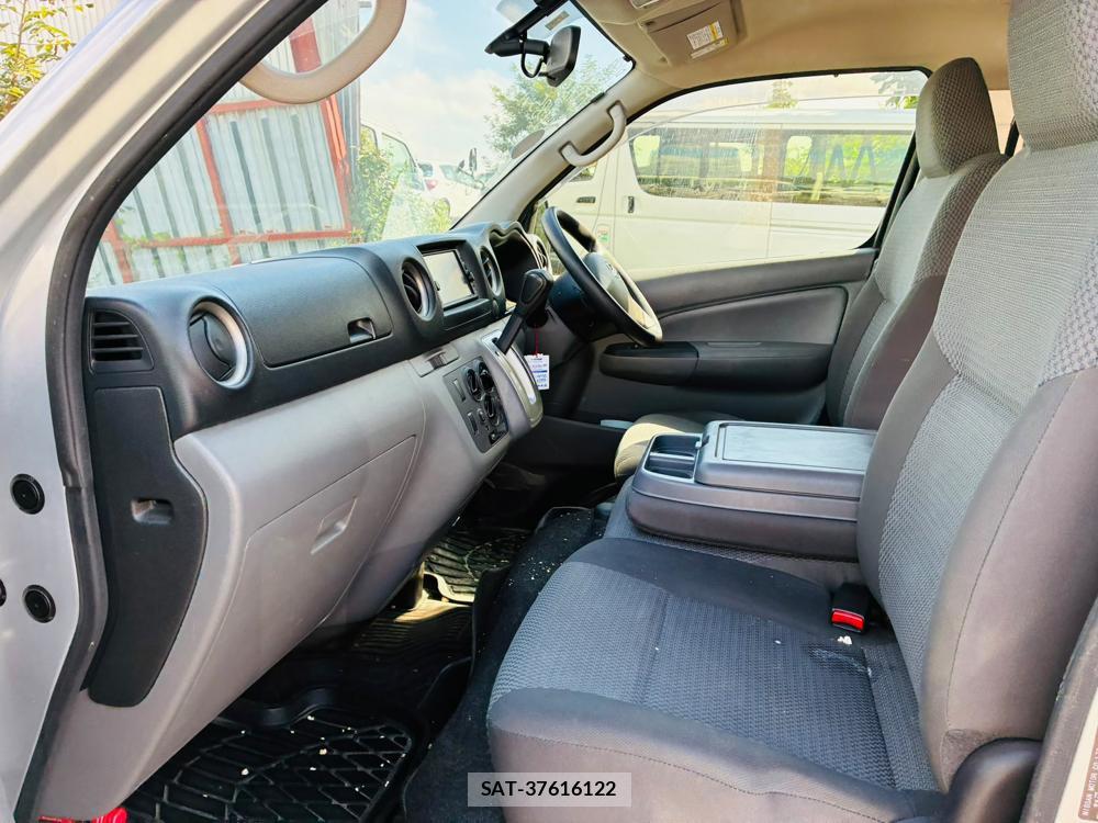 Nissan NV350 Caravan 2019-11 8697751-10