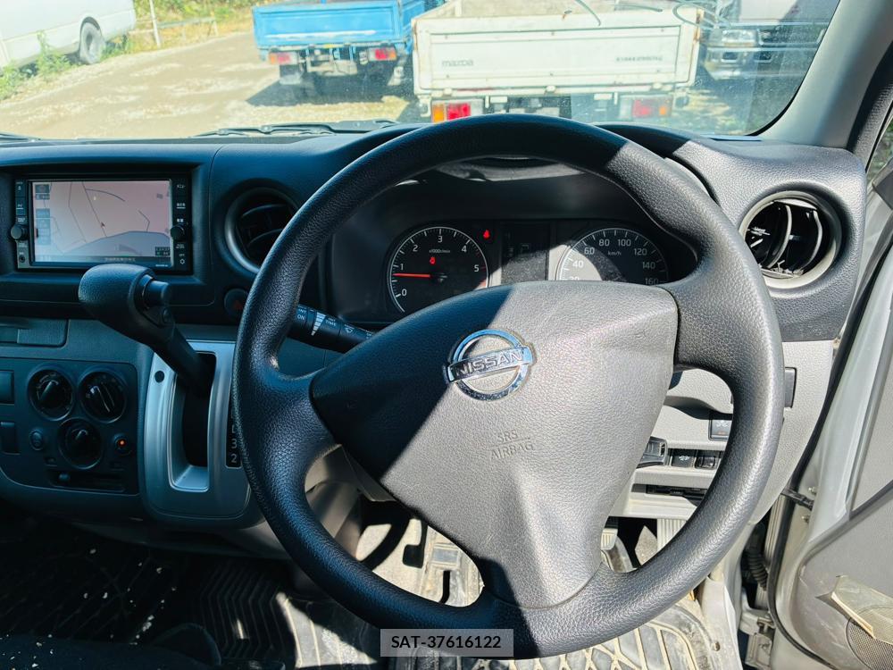 Nissan NV350 Caravan 2019-11 8697751-14