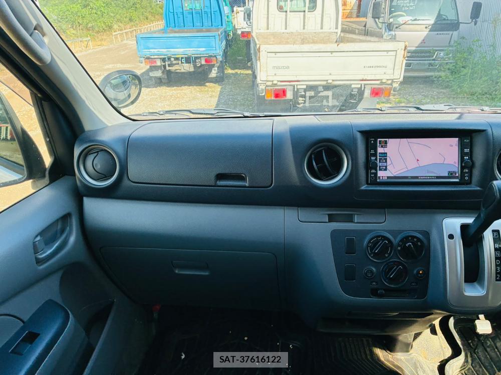Nissan NV350 Caravan 2019-11 8697751-17