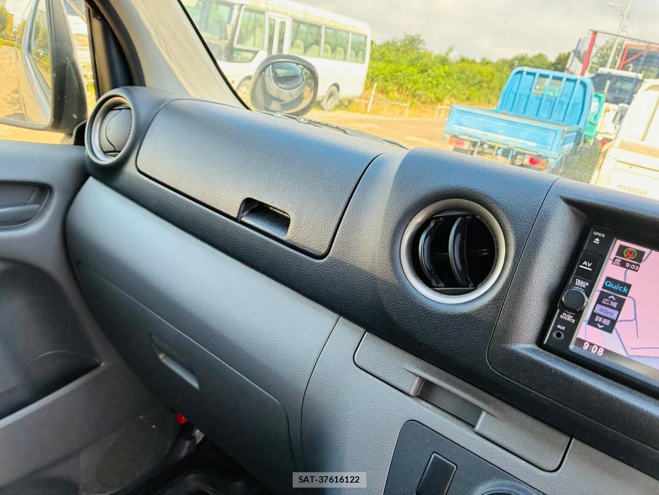 Nissan NV350 Caravan 2019-11 8697751-18