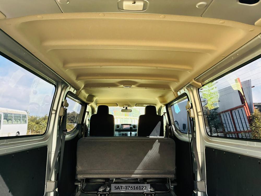 Nissan NV350 Caravan 2019-11 8697751-23