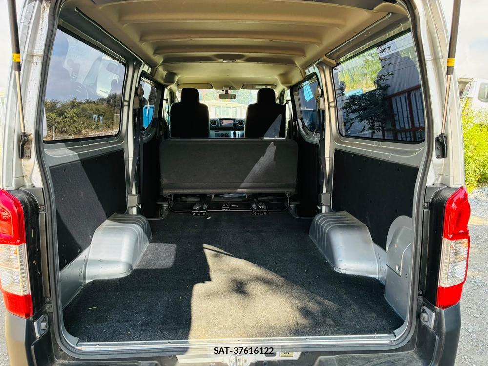 Nissan NV350 Caravan 2019-11 8697751-24
