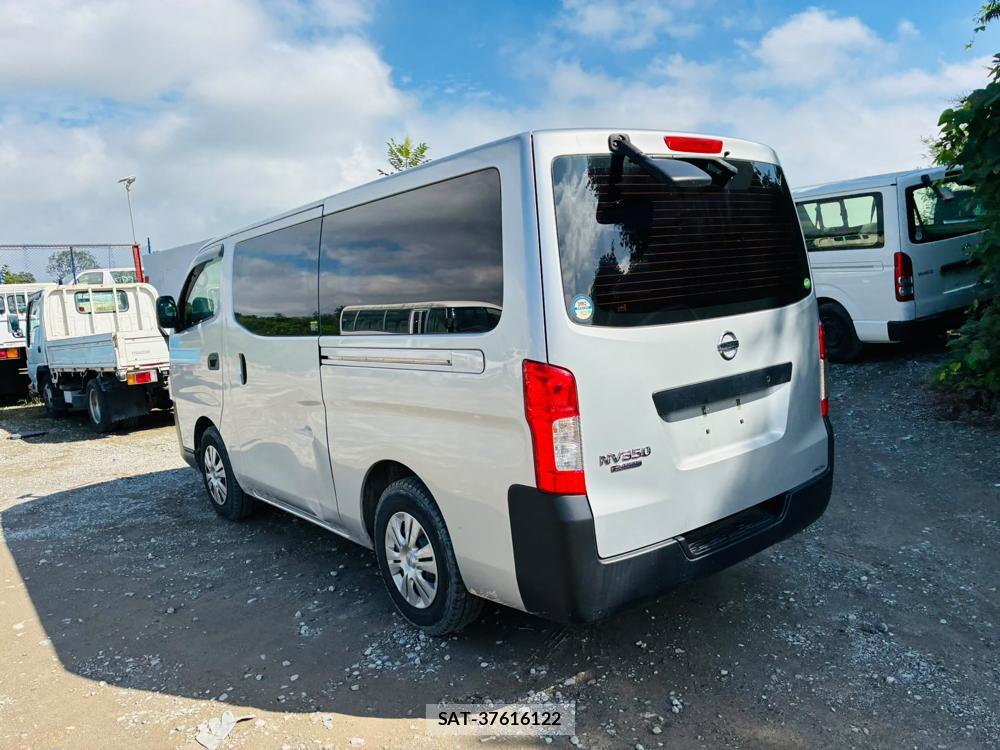 Nissan NV350 Caravan 2019-11 8697751-2