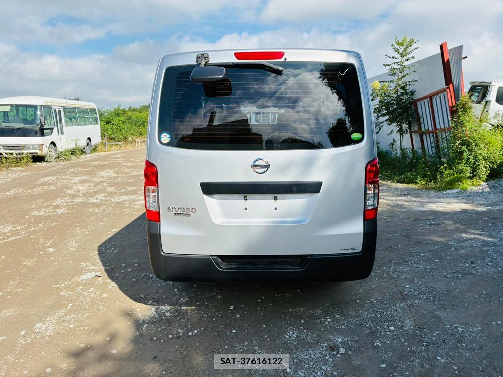 Nissan NV350 Caravan 2019-11 8697751-3