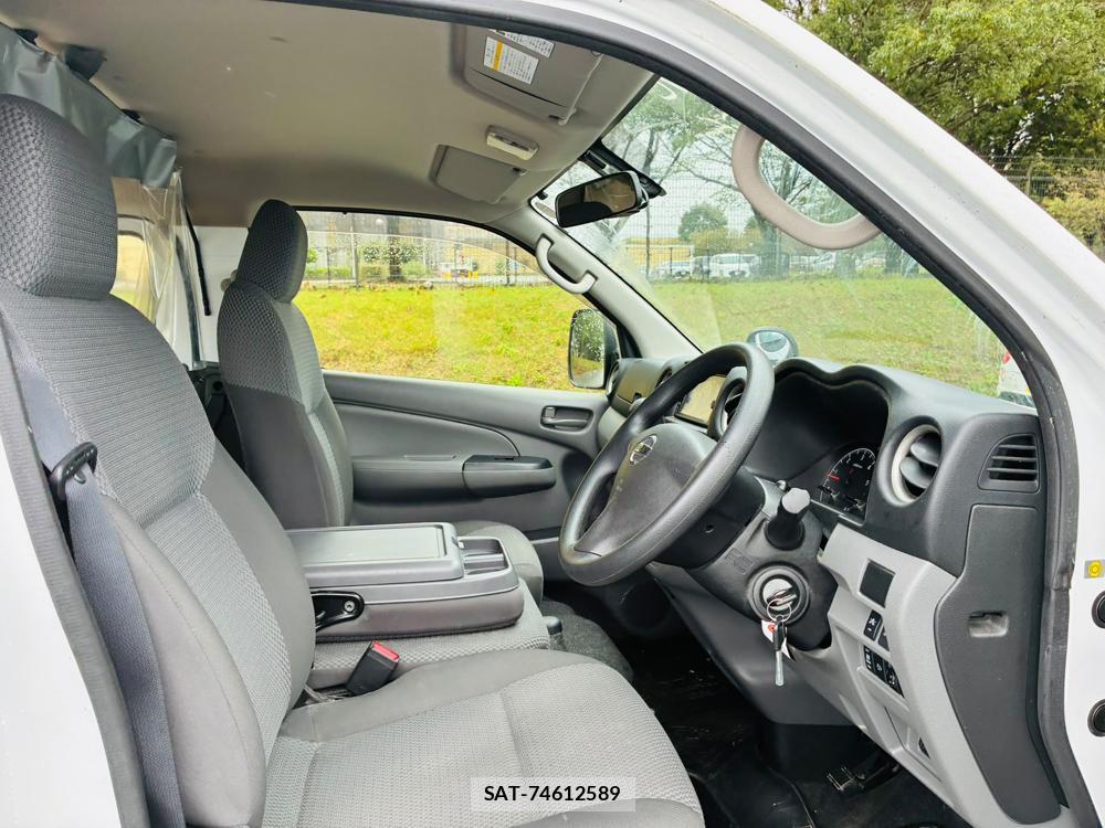 Nissan NV350 Caravan 2020-01 7738520-11