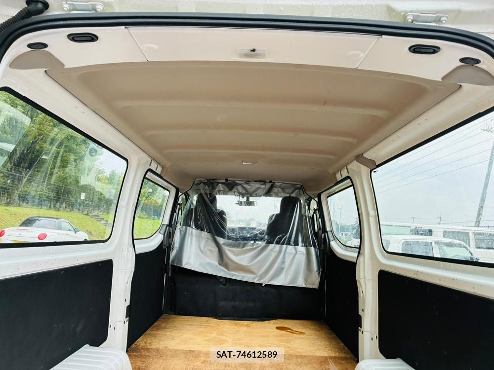 Nissan NV350 Caravan 2020-01 7738520-23