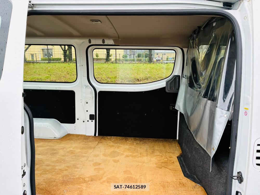 Nissan NV350 Caravan 2020-01 7738520-8