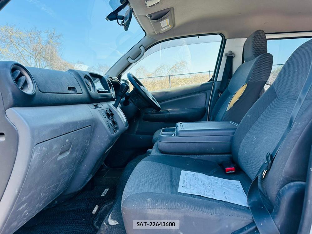 Nissan NV350 Caravan 2020 4653057-10