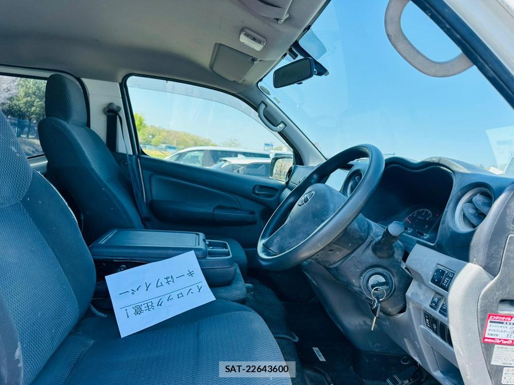 Nissan NV350 Caravan 2020 4653057-11